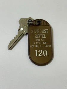 Vintage STARDUST MOTEL Hotel Motel Zimmer Schlüssel & Werbung Anhänger - MOLENE ILLINOIS - Bild 1 von 2