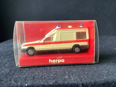 Herpa HO/1:87 MB W124 Binz Krankenwagen (CW147-4R9/3/7)-4 - Bild 1 von 2