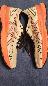 Asics Gel Nimbus 22 Barcelona Marathon Limited Turnschuhe weiß/koralle Größe 10 - Bild 1 von 6