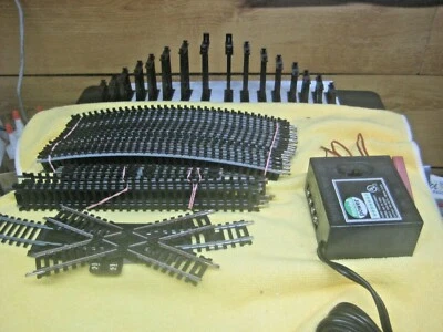 HO  MODEL POWER TERMINAL TRACK & PACK, OVER & UNDER CROSSOVER WITH TRESTLE - Image 1 of 4