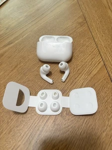 AirPod Pro Gen 1 + accessoires - Photo 1 sur 4