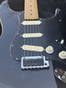 Carrozzeria Fender USA Strat Plus 1987 con pickup EMG grado lettore ruvido non come nuova!!! - Foto 1 di 17