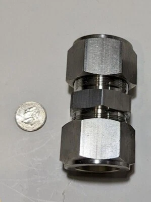 1-1/4" 316ss Compression Union Fitting Superlok SU-20-316 SS - Image 1 of 3