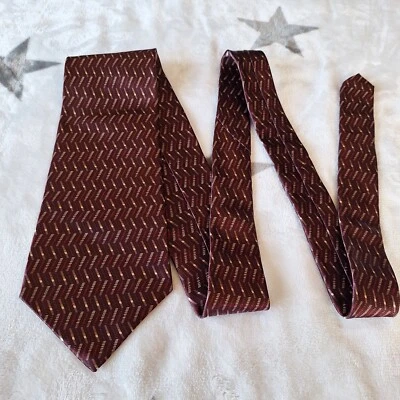 Corbata DKNY 100 % seda para hombre tejida borgoña roja y tostada geométrica abstracta Foto 1 de 4