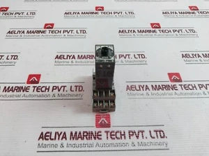 Idec GT5Y-4SN Electronic Timer With Base 24 VDC - Picture 1 of 8