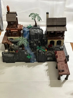 Mega Bloks Piratas del Caribe Hombre Muerto Cofre Montaña Cascada 1018 Foto 1 de 4