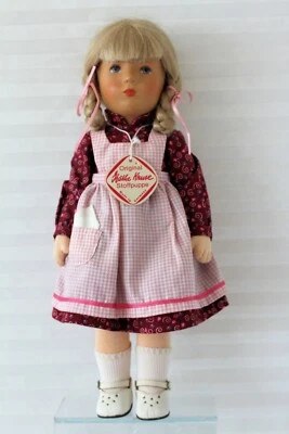 Avental Gingham Kathe Kruse Stoffpuppe boneca 15" estampa marrom 15" setembro de 1983  - Imagem 1 de 4