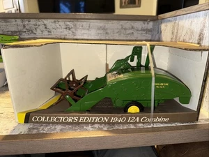1/16 Scale 1940 John Deere  12A Pull Type Combine Die-cast Ertl 50th Anniversary - Picture 1 of 10