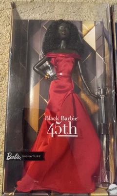 Muñeca Barbie 45 Aniversario Barbie Negra Signature Barbie por Kitty Black Perkins 2025 Foto 1 de 4