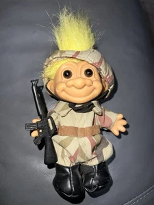 Vintage Russ Troll Puppe Armee Militär Soldat Camouflage gelbe Haare - Bild 1 von 9