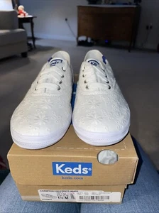 New Girls' Keds Original Champion CVO Sz 1.5 Medium 1-1/2 White Eyelet EASTER - Picture 1 of 4