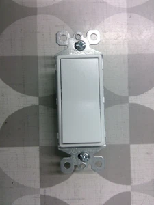 Pass & Seymour TM870-W 15A 120/277V 1P Decorator Switch, White **Free Shipping** - Picture 1 of 3