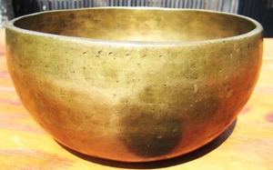 6 1/2" Antique Handmade Singing Bowl Hand Hammered Antique Bronze Tibetan 30 oz. - Picture 1 of 5