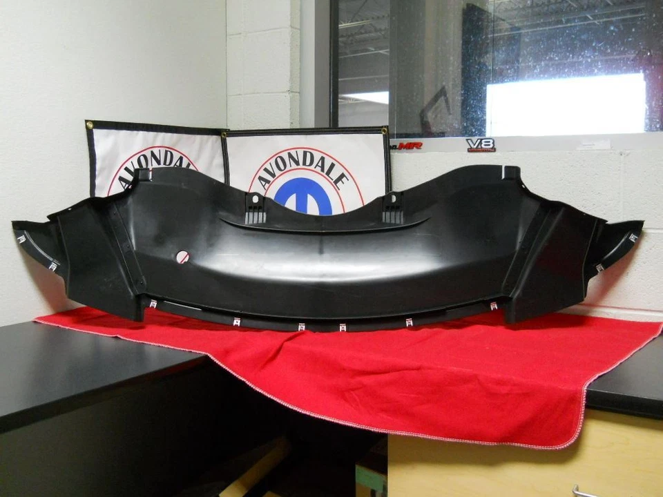 Dodge Charger Chrysler 300 Protector Frontal Vientre Pan Presa de Aire Cubierta Tracción trasera Nuevo Mopar Foto 1 de 4