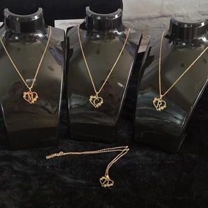 New Woman's Necklace With Heart Pendant and Initials (M, C, R, or D) Gold - Picture 1 of 7