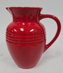 Jarra de 2 cuartos de galón Le Creuset gres rojo cerise 9" de alto envío gratuito - Imagen 1 de 8