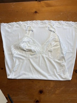 Lencería vintage LORRAINE de nailon blanco sin cordones para mujer talla 36 con ribete de encaje Foto 1 de 4