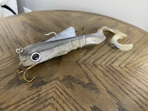 Musky Innovations Bulldog 9” Grey/Silver UV Jerkbait - Picture 1 of 8