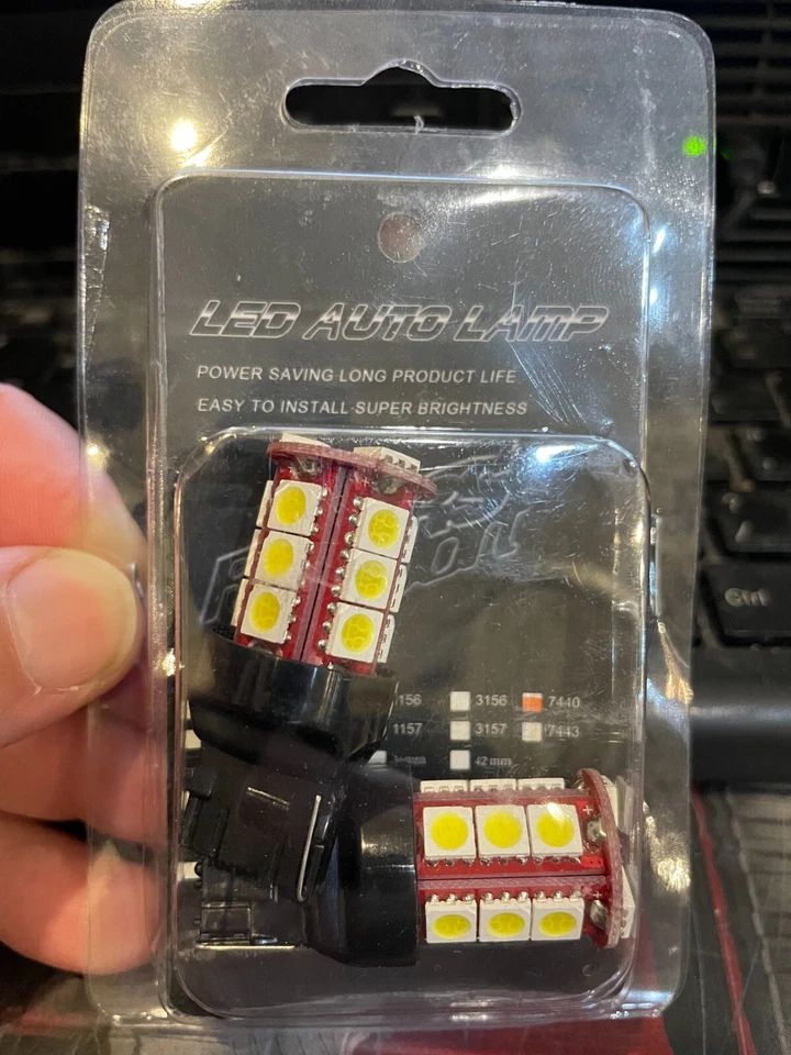 PAR! Lâmpadas LED brancas RACESPORT RS-7440-W-5050 7440 18 chips 5050 - Imagem 1 de 1