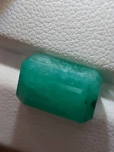 Faceted African emerald gemstone - untreated natural green Beryl 6.40 CTS - Picture 1 of 12