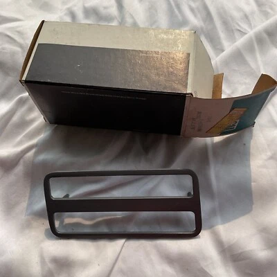 1970-1981 PONTIAC FIRE BIRD LH FRONT FENDER MARKER LIGHT BEZEL NOS GM 722 - Image 1 of 4