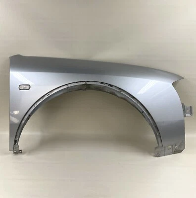 00-05 Guardabarros delantero derecho pasajero Audi A6 C5 Allroad plateado Foto 1 de 4