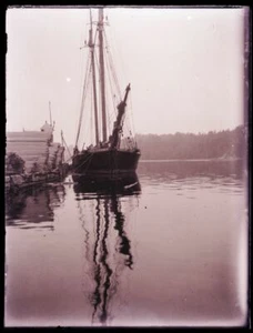 EARLY 1900s GLASS NEGATIVE, "WHARF SO. BREWER" PENOBSCOT RIVER, MAINE - Picture 1 of 2