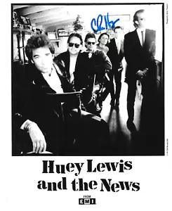 * CHRIS HAYES * signed 8x10 photo * HUEY LEWIS AND THE NEWS * 17 - Picture 1 of 2