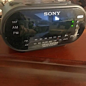 Radio-réveil vintage Sony Dream Machine double alarme FM/AM fonctionne très bien - Photo 1/7