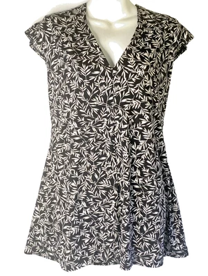 Dressbarn 上衣束腰外衣尺寸 W 14 黑色白色印花聚乙烯 VNeck 帽子袖子易于护理 — 第 1/4 张图片