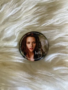 VTG TWILIGHT BELLA PIN Pin Back Bella’s Face New Moon Saga Retro Y2K Purse 2009 - Picture 1 of 5