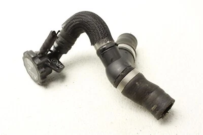 Tapa de radiador Triumph Street Twin 2018 cuello de relleno  Foto 1 de 4