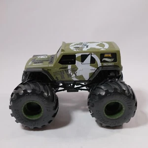 Monster Trucks HW ARMY GREEN JEEP TRUCK 1:24 2018 Hot Wheels - Picture 1 of 10