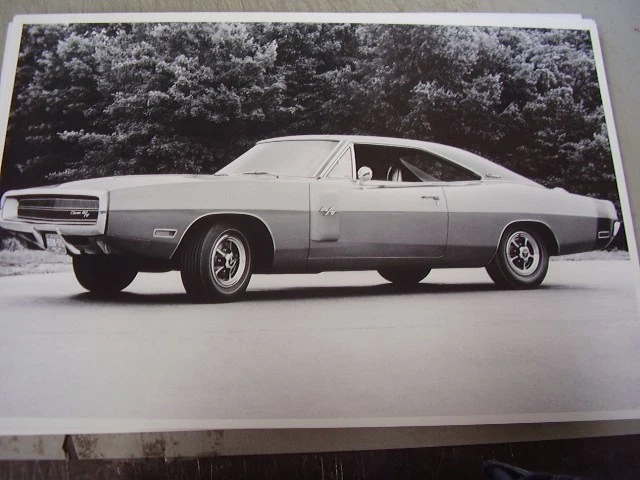 1970 DODGE CHARGER R/T RT  12 X 18 LARGE PICTURE   PHOTO  - Image 1 of 1