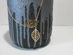 18" Gold gefüllt Halskette - 2 ineinandergreifende Blätter (Ea 2" lang) Neu - Bild 1 von 3