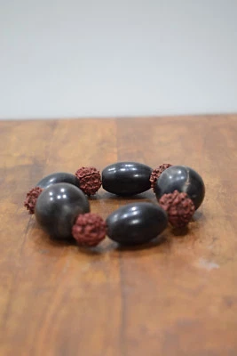 Pulseira elástica de contas de noz chifre preto Rushska - Imagem 1 de 2