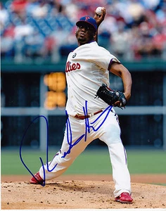 ROBERTO HERNANDEZ PHILADELPHIA PHILLIES ACTION SIGNED 8x10 - Picture 1 of 1