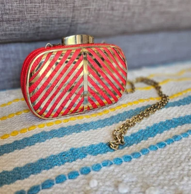 BOLSO DE MANO Urban Expressions Bolso sin asas/bross ROJO Y DORADO Cierre PEQUEÑO Moderno Foto 1 de 4