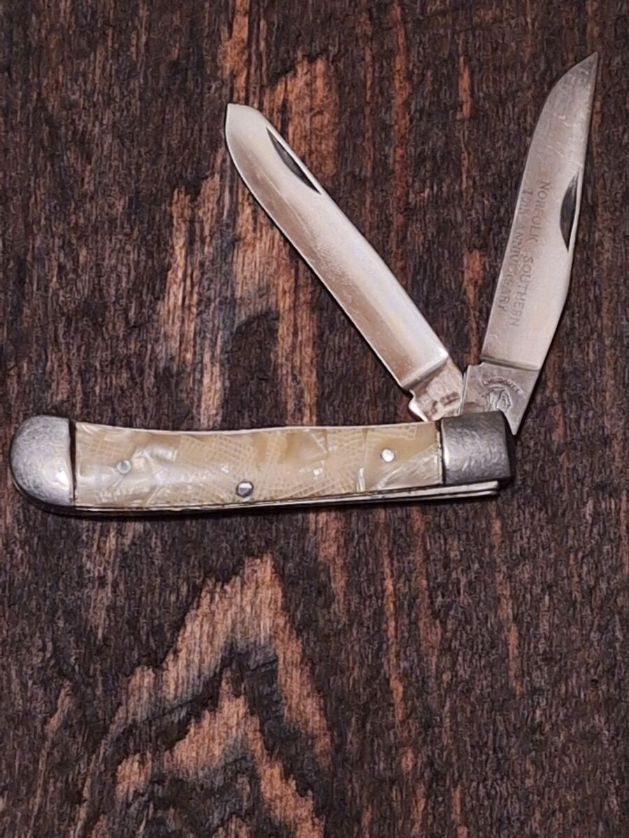 Cherokee Knife In Collectible Modern Factory Manufactured Cherokee Knife In Collectible Modern Factory Manufactured