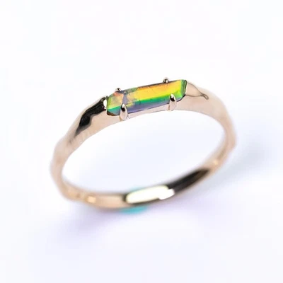 Banda de oro amarillo de 14K con anillo de compromiso de ópalo negro australiano Foto 1 de 4