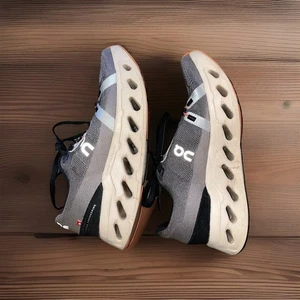 on cloud shoes women 7.5 Eclipse  - Picture 1 of 7