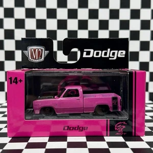 2025 M2 Machines Auto-Thentics Serie 100 1976 Dodge Adventurer 150 Custom R100 - Foto 1 di 6