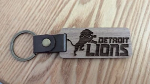 DETROIT LIONS FOOTBALL . Wood Engraved Keychain - Picture 1 of 2