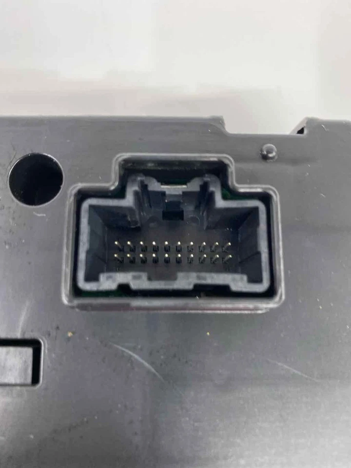 Used Speedometer Gauge fits: 2007 Gmc Yukon new style smooth door skin cluster M - Image 1 of 4