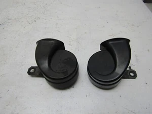 Horn GS300 1998 2001 LEXUS Hight Low Note Tone Siren Buzzer Warning Honker Pair - Picture 1 of 7