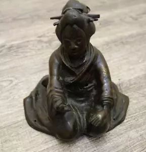 BRONZE femme Japon à genou 20 cm x 18 trous dans le corp voir photos - Picture 1 of 9