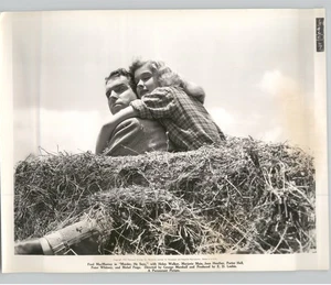 Actores Fred MacMurray y Helen Walker "Asesinato, dice" película 1945 foto de prensa - Imagen 1 de 2