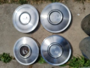 CLASSIC BENTLEY STAINLESS CHROME HUB CAPS Set Of 4 FOR RESTORATION NEEDS CENTRES - Picture 1 of 7