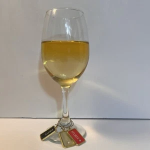 Display Kunstkost Requisite Glas Weißwein mit Wein Charms 8" hoch - Bild 1 von 6