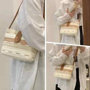 Lotto 25 pochette a tracolla in paglia intrecciate a mano a righe 9,06" x 2,36" x 6,3" - Foto 1 di 8